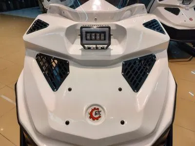 Снегоход БТС Арктик - 4Т Лонг Люкс 29 л.с.. эл. запуск. реверс. тормоз белый (машинокомплект)